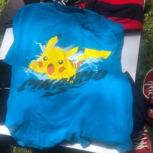 Pokémon pikachu shirt L